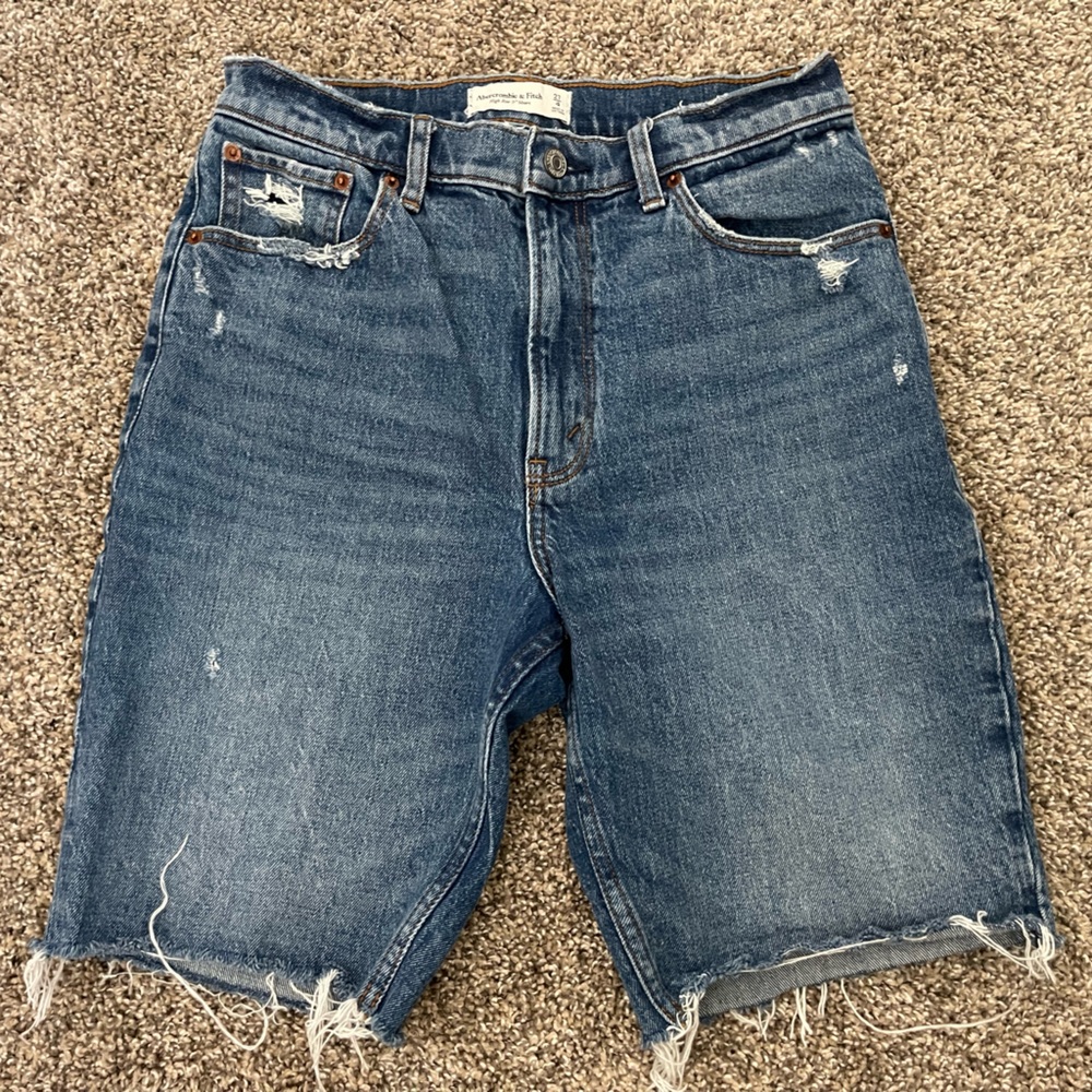 Women’s Abercrombie & Fitch High Rise 9" Denim Shorts Size 27/4